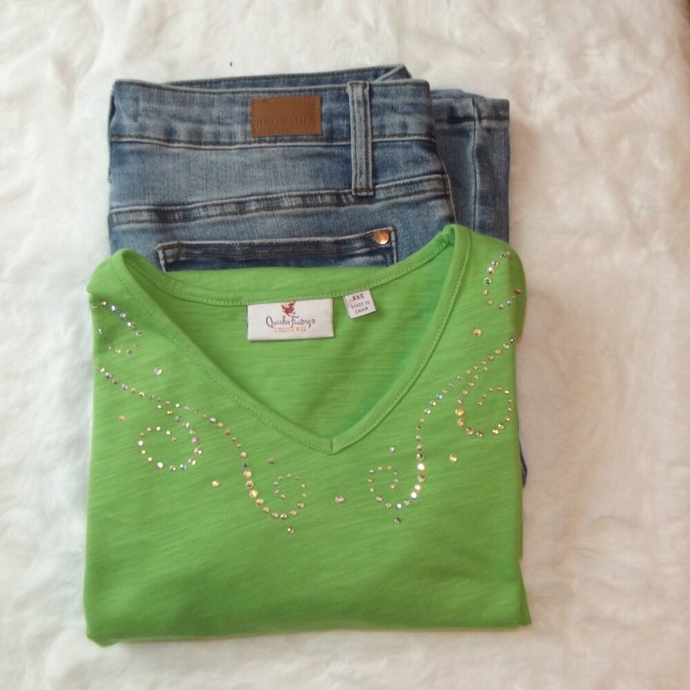 4:$20 NWT Quacker Factory V-Neck Tee Shirt with bling 18.5-20.5" PTP